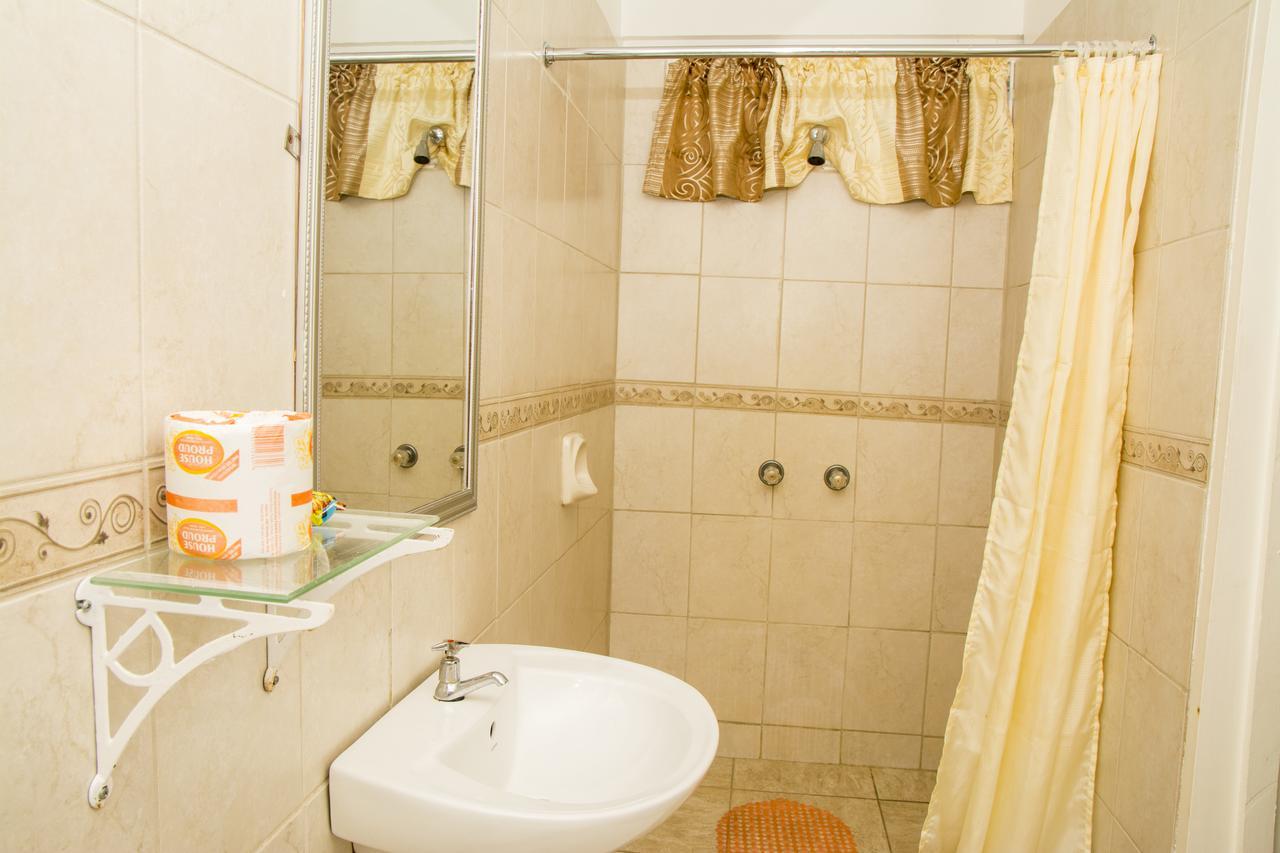 Windjammer International Cuisine & Comfort Inn Джорджтаун Экстерьер фото
